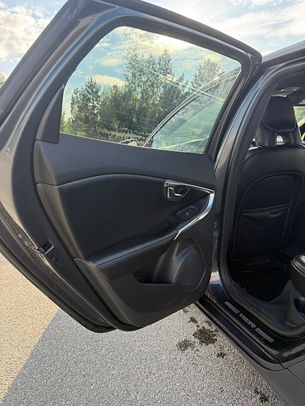 Volvo V40 23 of 25