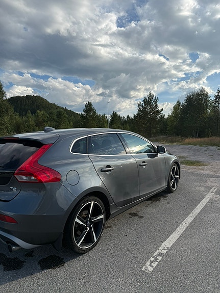 Volvo V40 4 of 25