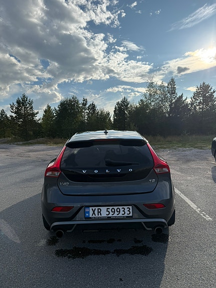 Volvo V40 3 of 25