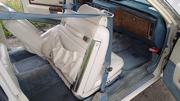 Cadillac Deville 20 of 26