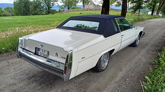 Cadillac Deville 5 of 5