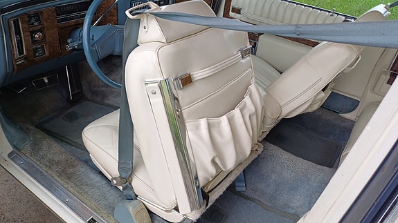 Cadillac Deville 21 of 26