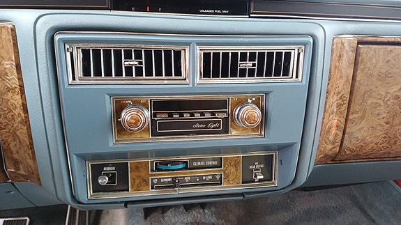 Cadillac Deville 23 of 26