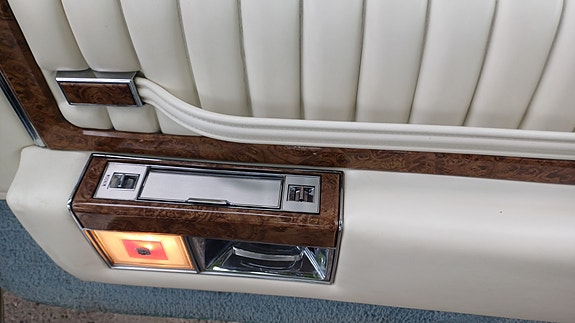 Cadillac Deville 15 of 26