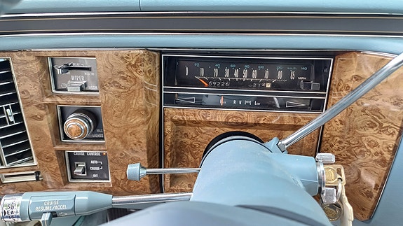 Cadillac Deville 22 of 26