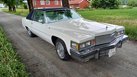 Cadillac Deville 3 of 5