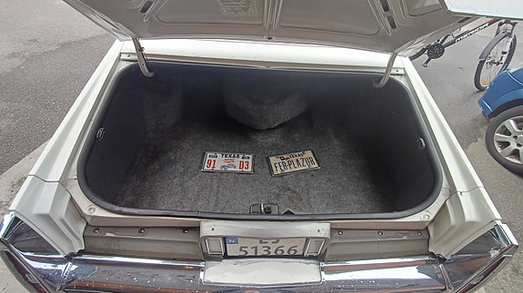 Cadillac Deville 25 of 26
