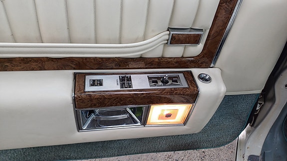 Cadillac Deville 10 of 26