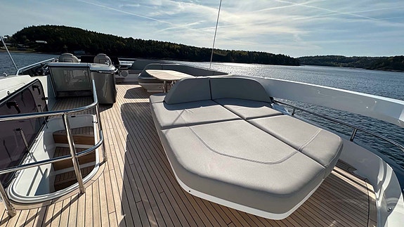 2024 Princess F65 med bimini 2 of 20