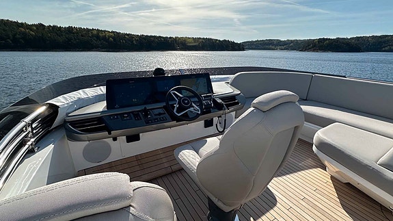 2024 Princess F65 med bimini 4 of 20