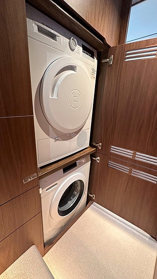 2024 Princess F65 med bimini 14 of 20