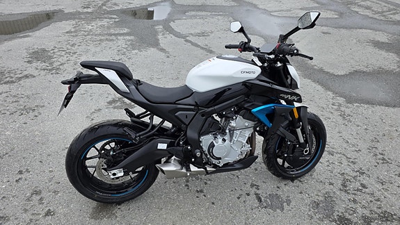 CFMOTO 675 NK 8 of 10