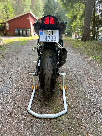 Suzuki GSX-R 750 6 of 11