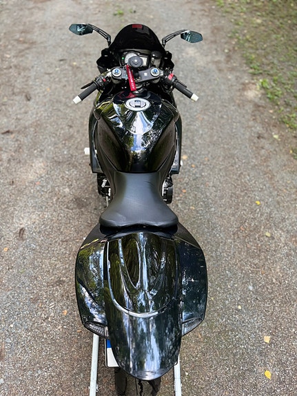 Suzuki GSX-R 750 8 of 11