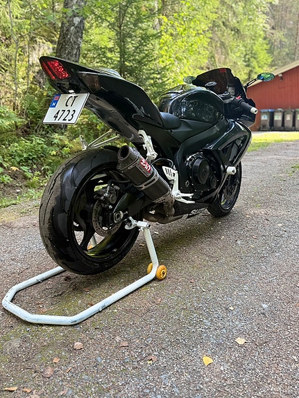 Suzuki GSX-R 750 5 of 11