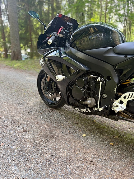 Suzuki GSX-R 750 11 of 11