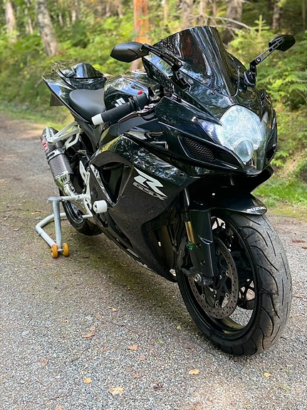 Suzuki GSX-R 750 4 of 11