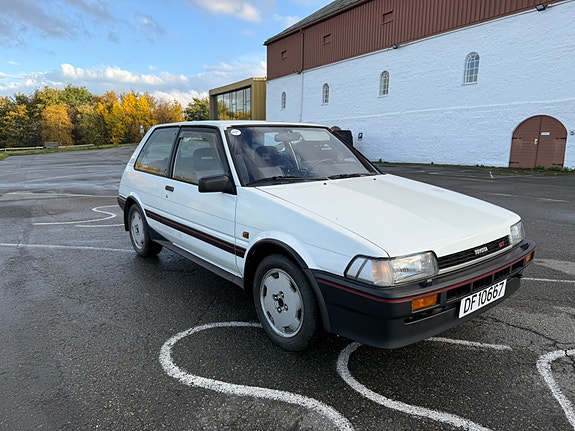 Toyota Corolla 2 of 30