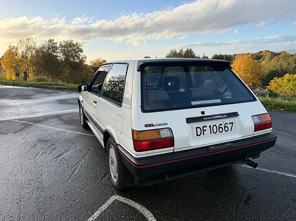 Toyota Corolla 5 of 30