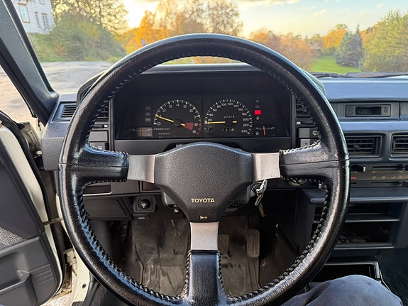 Toyota Corolla 18 of 30