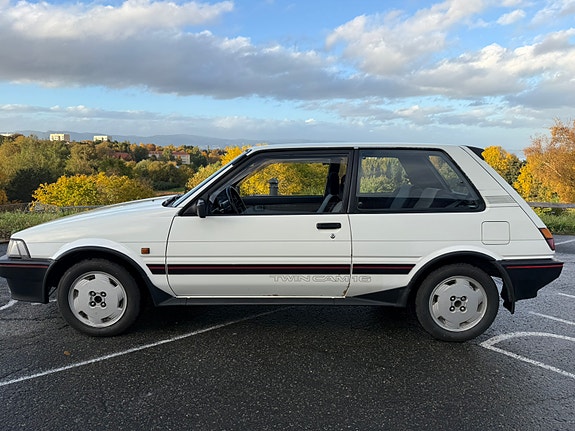 Toyota Corolla 7 of 30