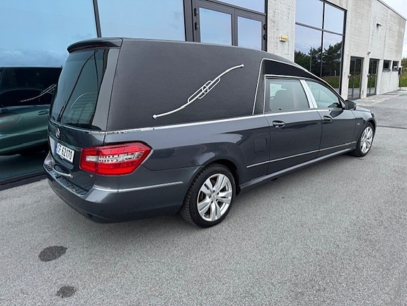 Mercedes-Benz E-Klasse 2 of 19