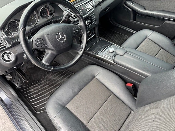 Mercedes-Benz E-Klasse 17 of 19
