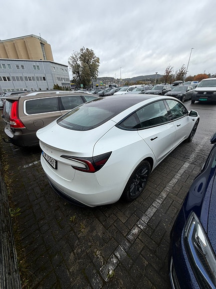 Tesla Model 3 3 of 3