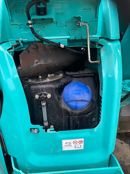 Kobelco SK 140 SRLC-7 9 of 13
