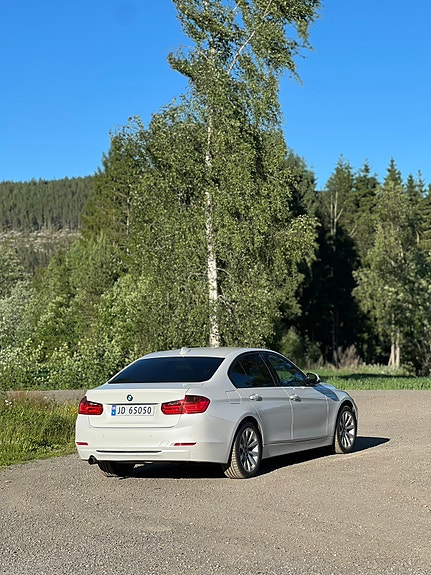 BMW 320i 5 of 5