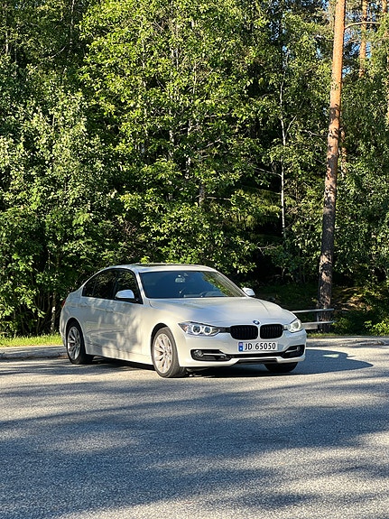 BMW 320i 4 of 5