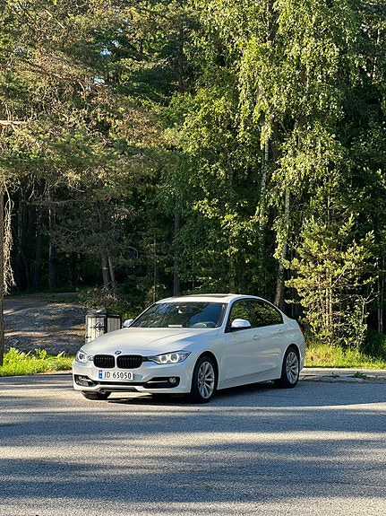 BMW 320i 2 of 5