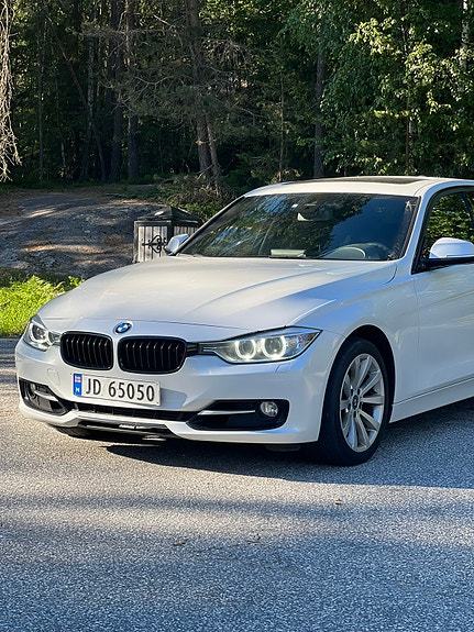 BMW 320i 3 of 5