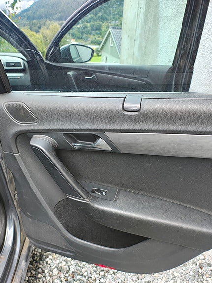 Volkswagen Passat 18 of 22