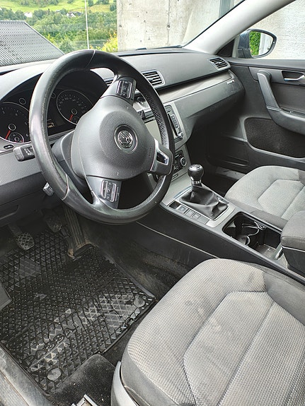 Volkswagen Passat 10 of 22