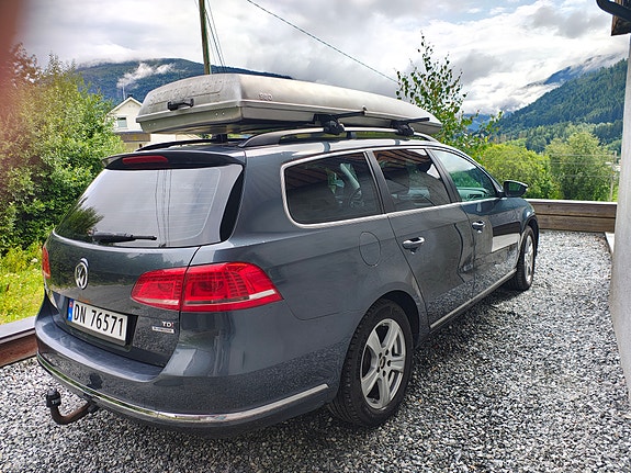 Volkswagen Passat 2 of 22
