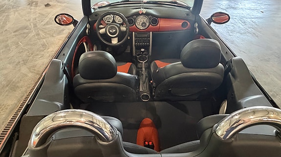 MINI Cooper 4 of 5