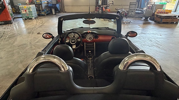 MINI Cooper 2 of 5