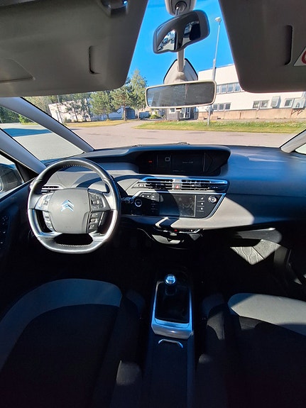 Citroen C4 Picasso 13 of 18