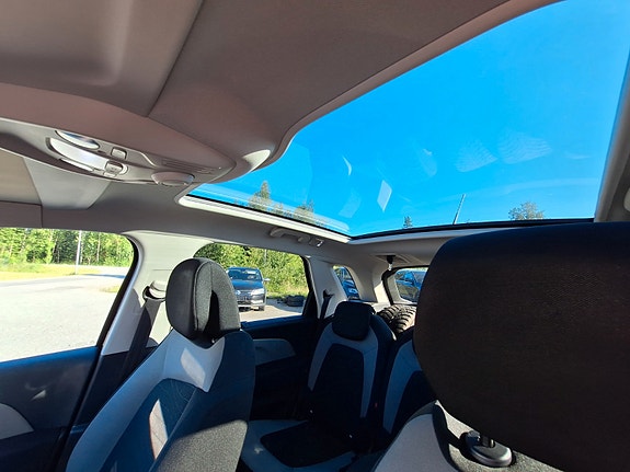 Citroen C4 Picasso 12 of 18