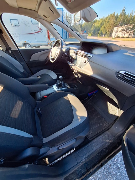 Citroen C4 Picasso 9 of 18