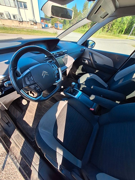 Citroen C4 Picasso 8 of 18