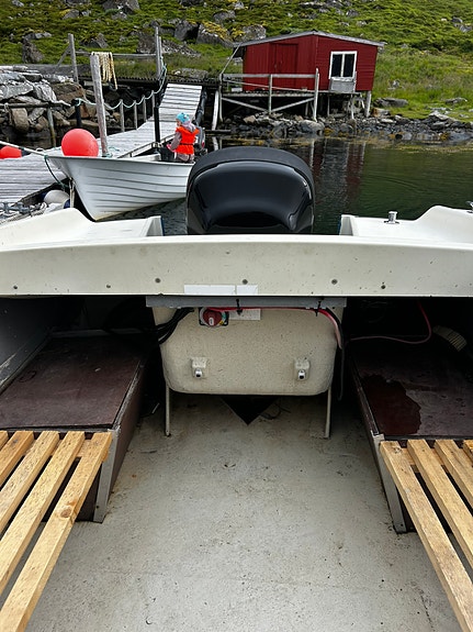 Go og stødig båt med strøken motor. følger med henger. Åpen for bud 4 of 5