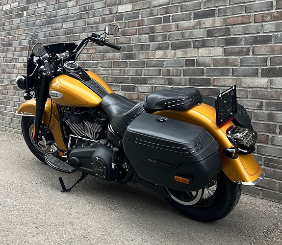 Harley-Davidson FLHCS Heritage Classic 114 12 of 14