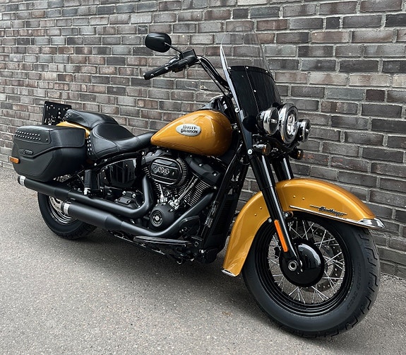 Harley-Davidson FLHCS Heritage Classic 114 3 of 5
