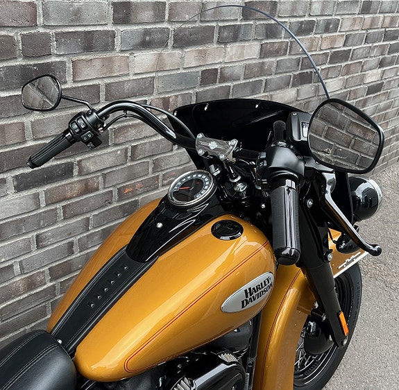 Harley-Davidson FLHCS Heritage Classic 114 5 of 5