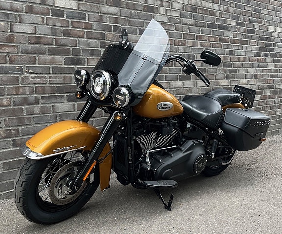 Harley-Davidson FLHCS Heritage Classic 114 11 of 14