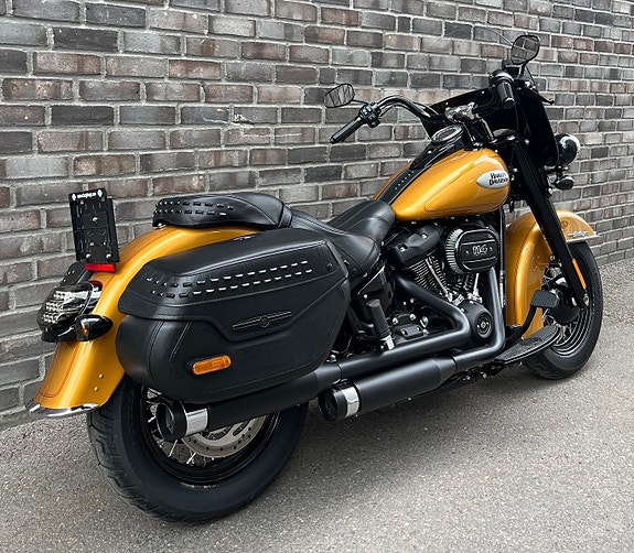 Harley-Davidson FLHCS Heritage Classic 114 2 of 5