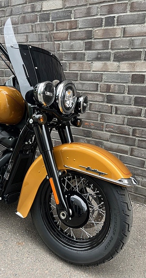 Harley-Davidson FLHCS Heritage Classic 114 9 of 14