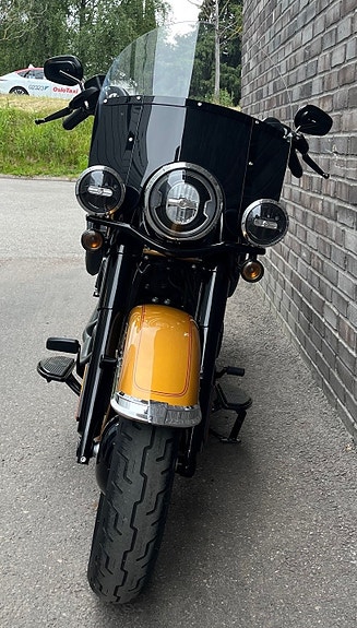 Harley-Davidson FLHCS Heritage Classic 114 7 of 14